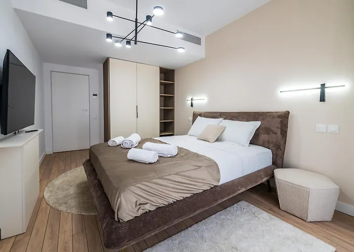 - High-end With Private Parking - By Solinis Homes 公寓