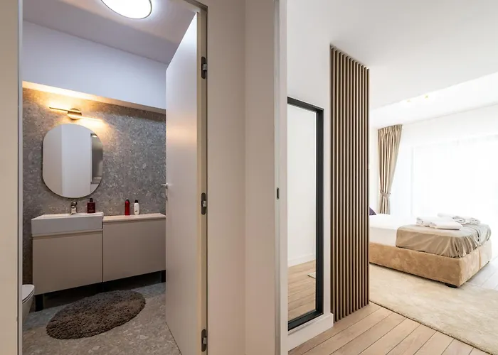 - High-end With Private Parking - By Solinis Homes * 布加勒斯特