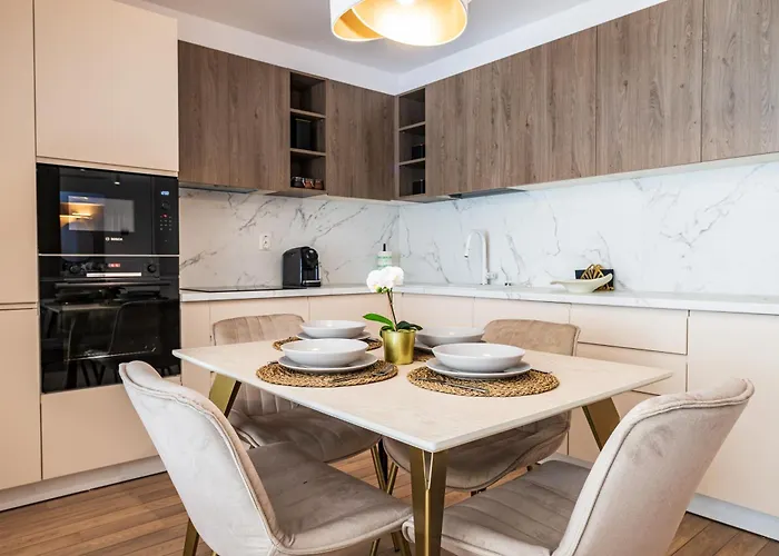 - High-end With Private Parking - By Solinis Homes * 布加勒斯特