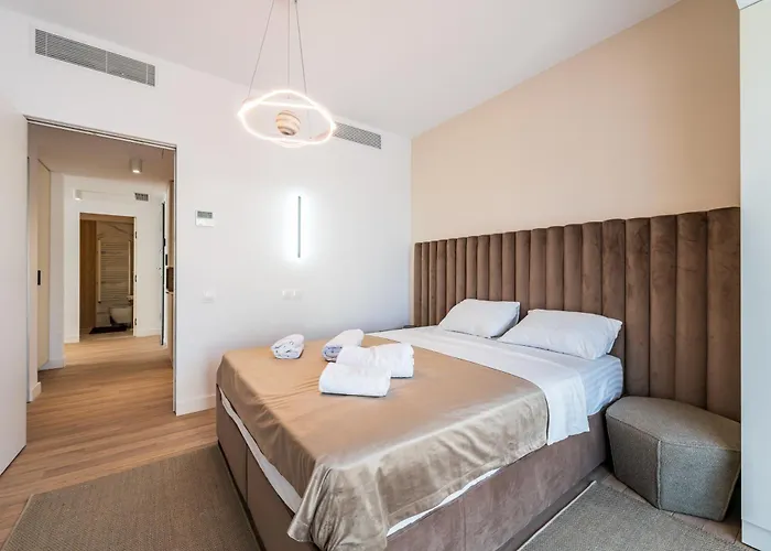 - High-end With Private Parking - By Solinis Homes * 布加勒斯特