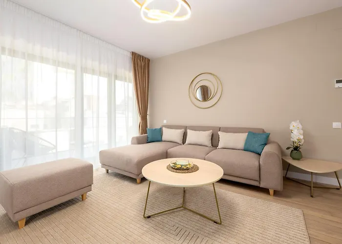 公寓 - High-end With Private Parking - By Solinis Homes